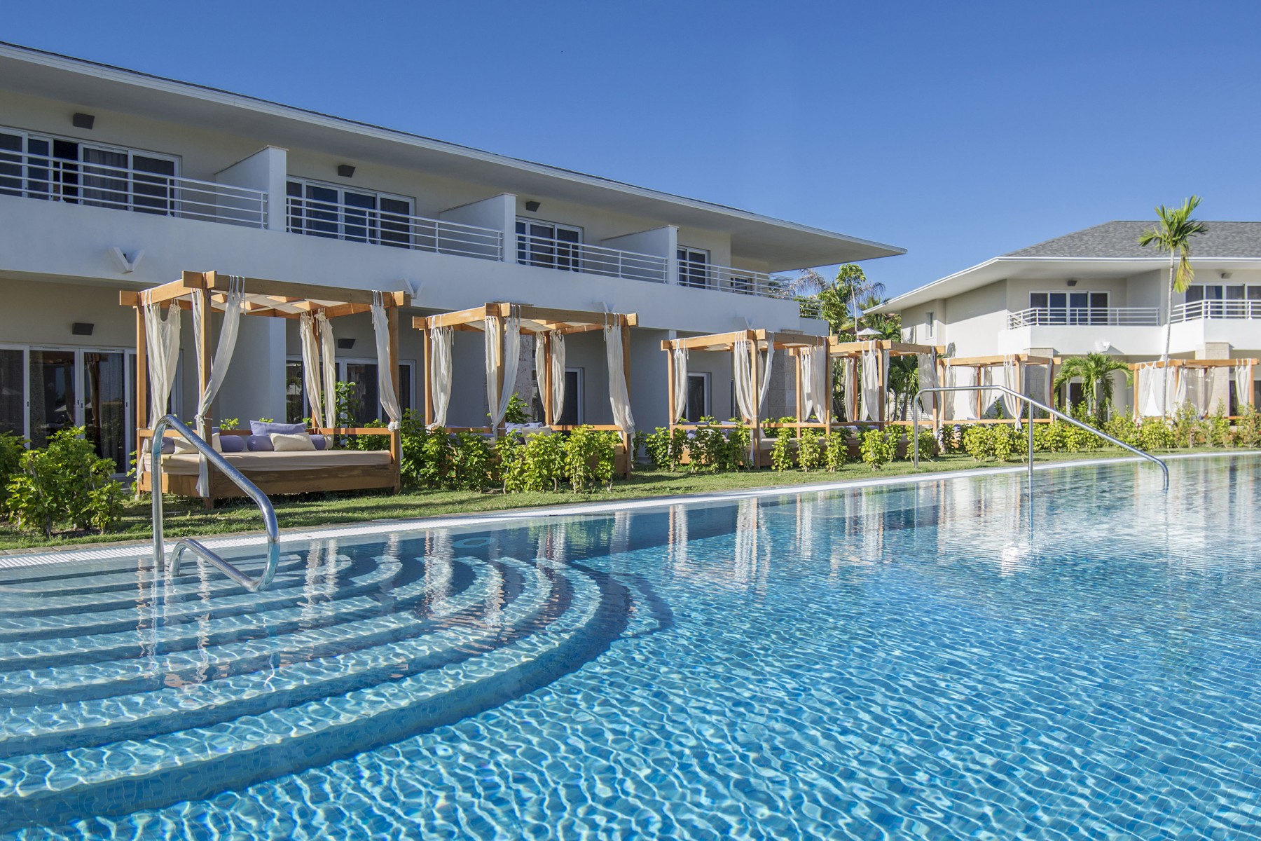 Junior Suite Garden Swin-Up Royal Service